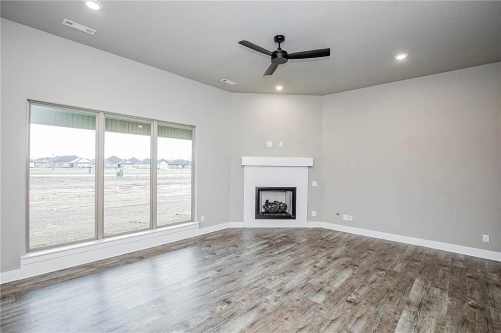 1048 Parker Lane – photo 3