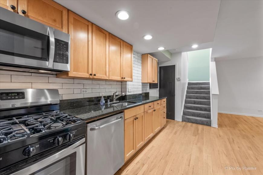 832 West Barry Ave. – photo 4