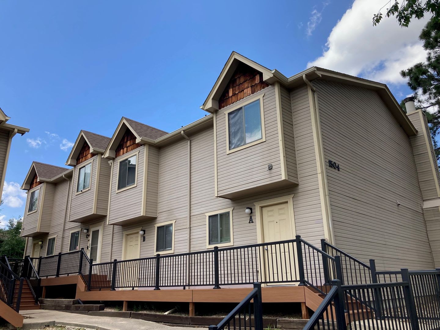 Available NOW, 2 Bedroom Townhome w/ AC! – photo 2