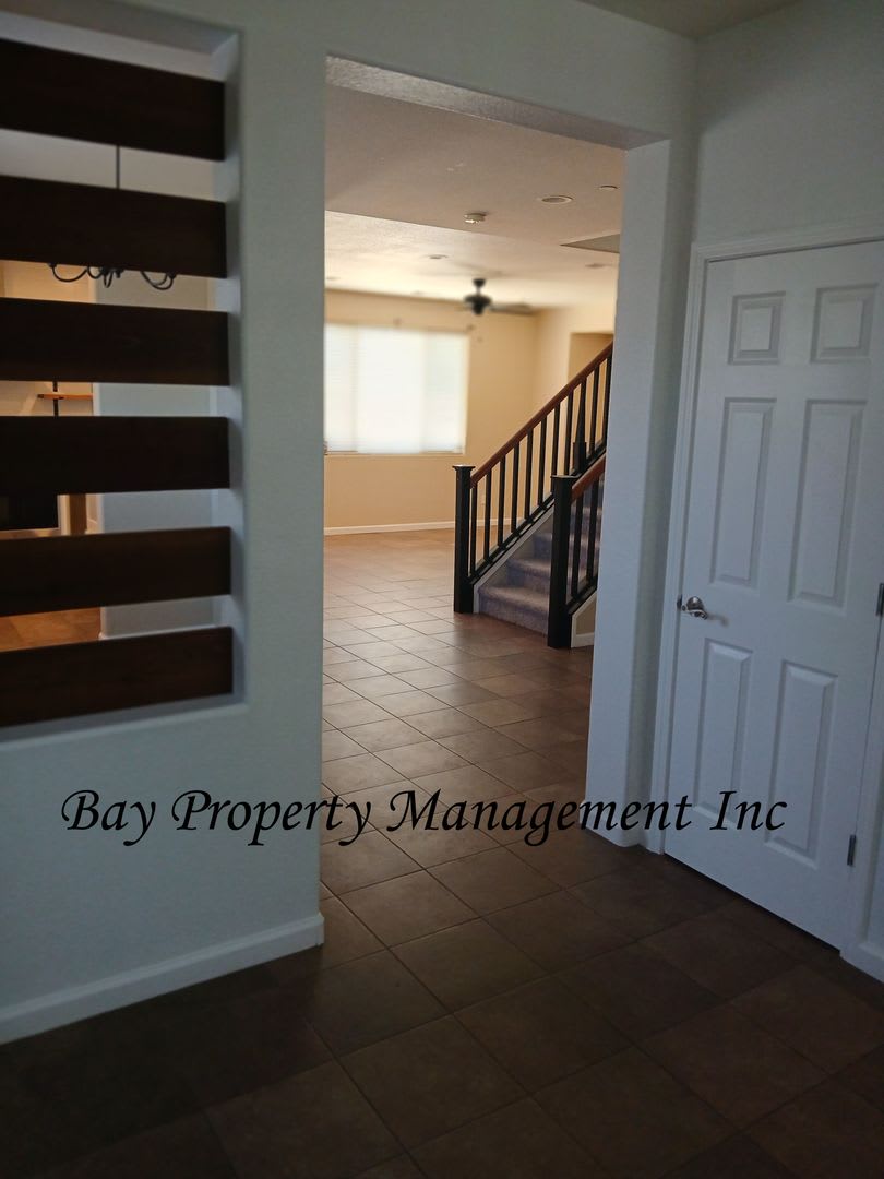Move In Special 500 Off The First Month S Rent On A 1 Year Lease Beautiful 2 Story Home Next To The Park – photo 4