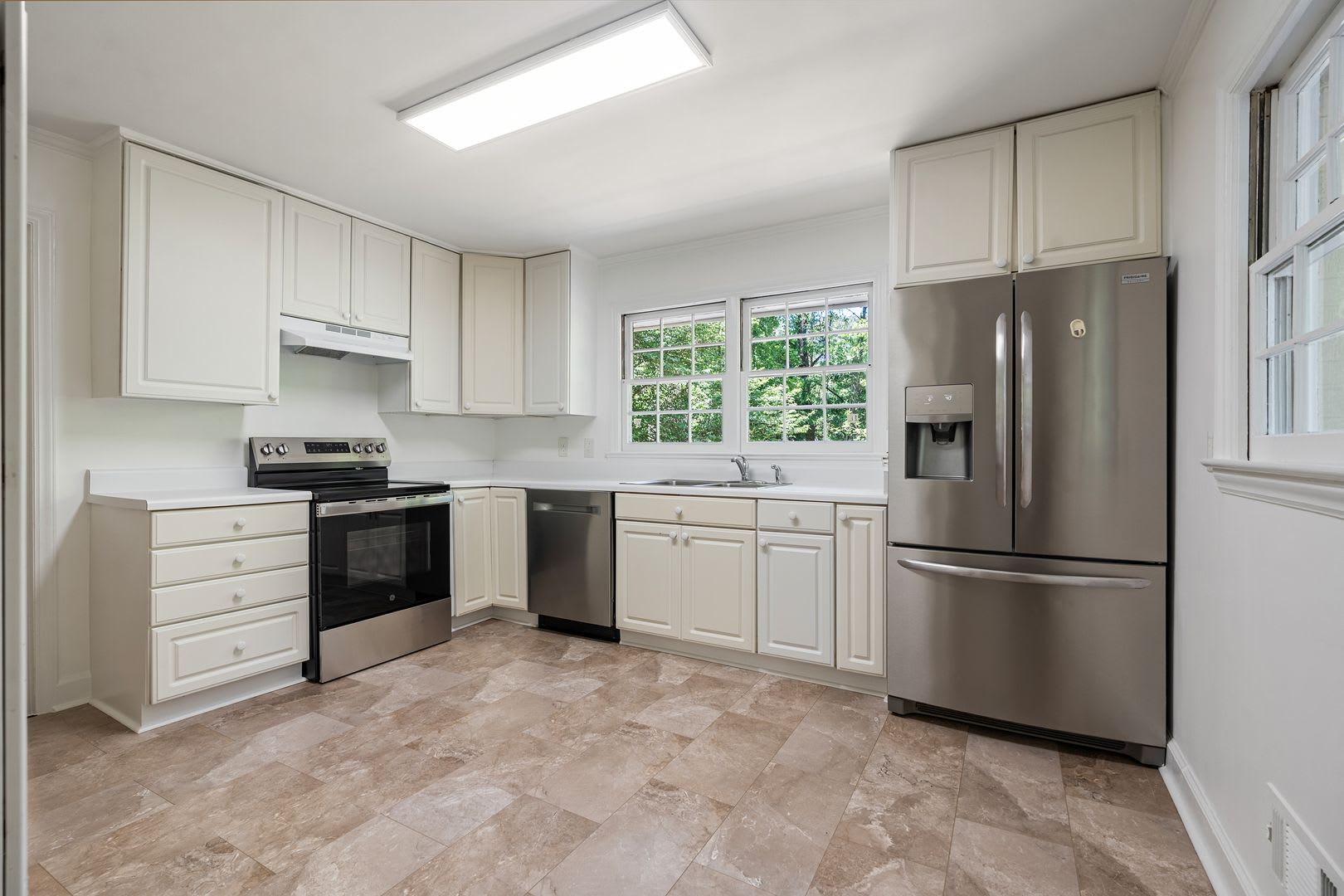 Perfect For Roommates 4Bd 3Ba Near Franklin Street Unc Campus No August Rent – photo 3