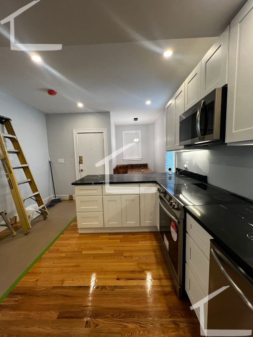 Duplex Near BU! Brand New Luxury Renovation! Samsung TV Included! Breakfast Bar! High End Appliances – photo 5