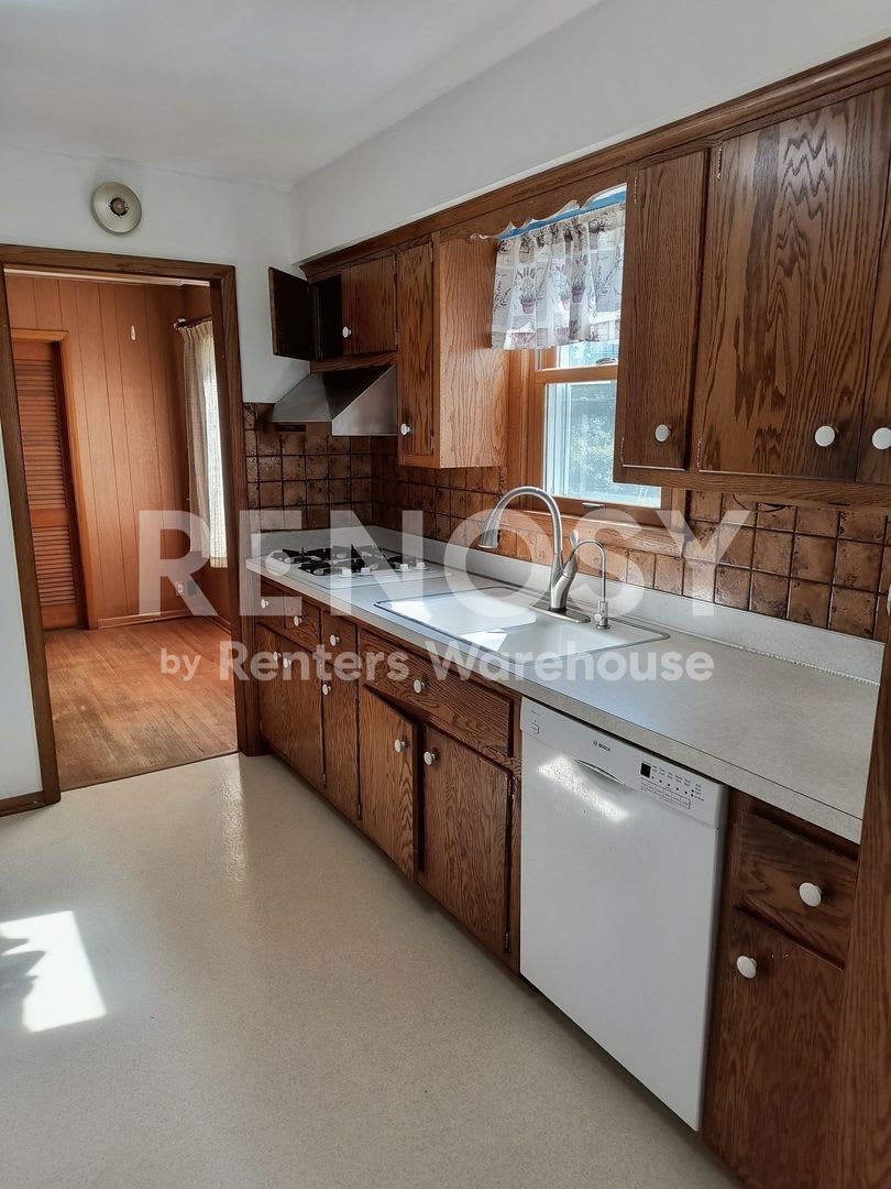 4BD/2BA Home in Richfield Available Now! – photo 3