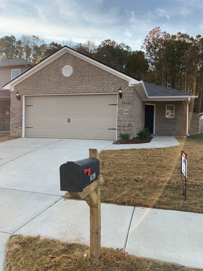 Pre Leasing Now Spacious 4 Bedroom 2 Bath Home With Open Concept Living In Kilpatrick Landing – photo 2