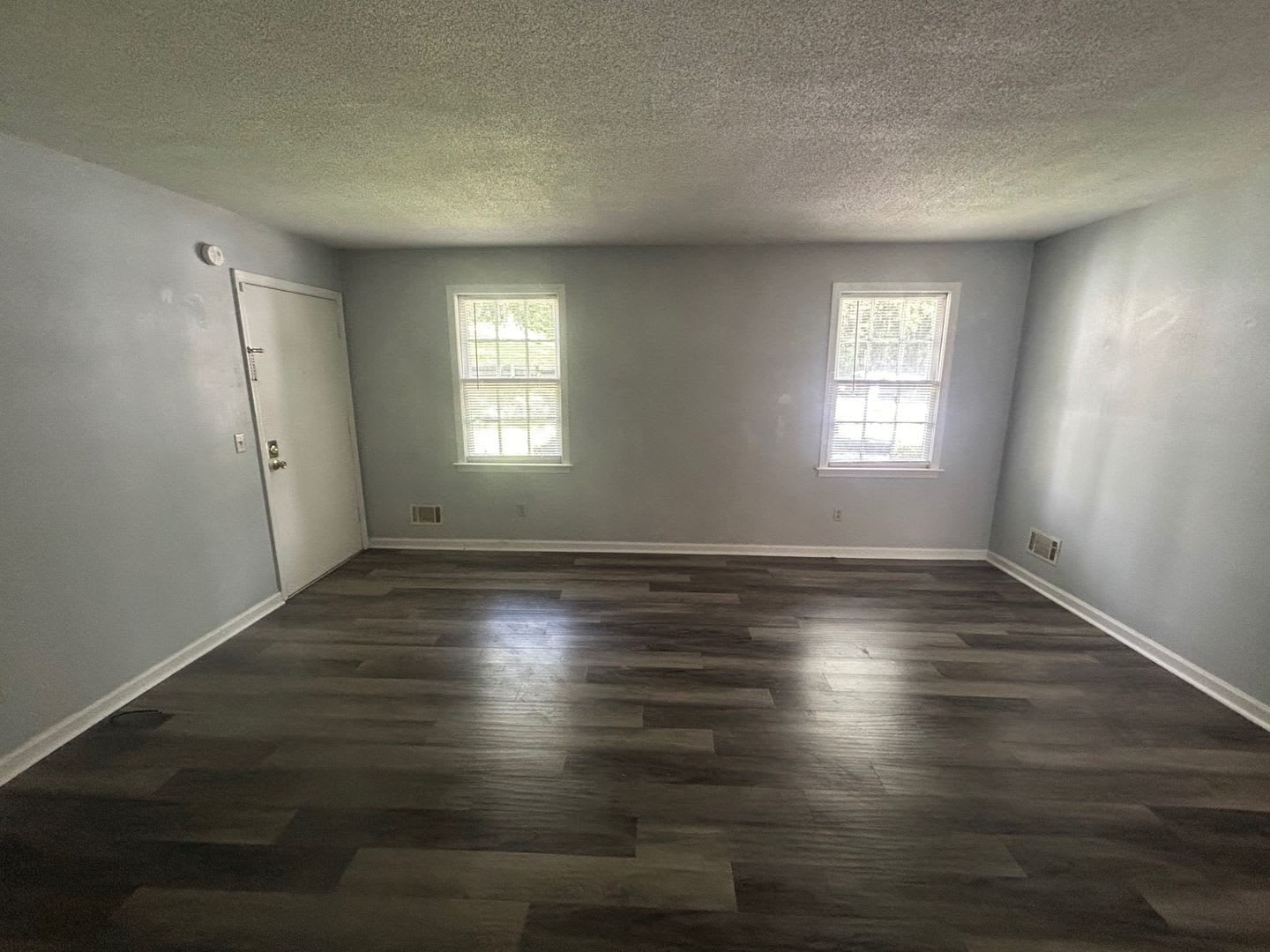 200 Move In Special For This 2 Bedroom Downstairs Unit – photo 2
