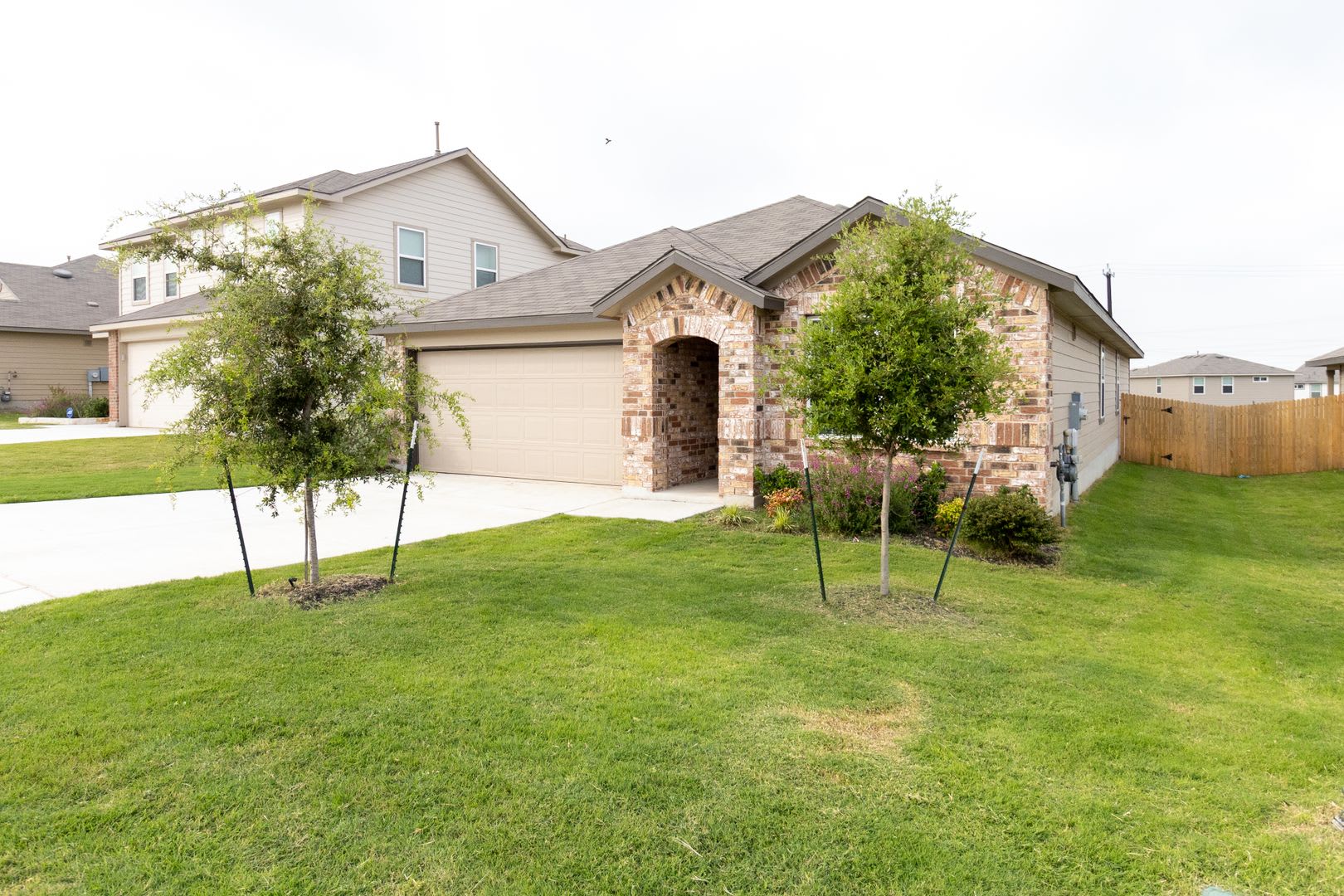Spacious 4-Bedroom Single-Story Home in Kendall Brook Near Randolph AFB – photo 2