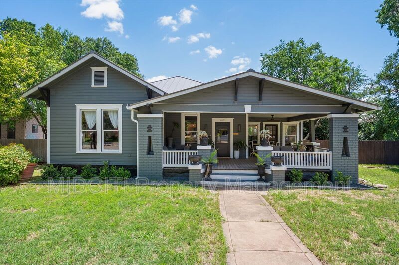 1017 W Hopkins St – photo 2