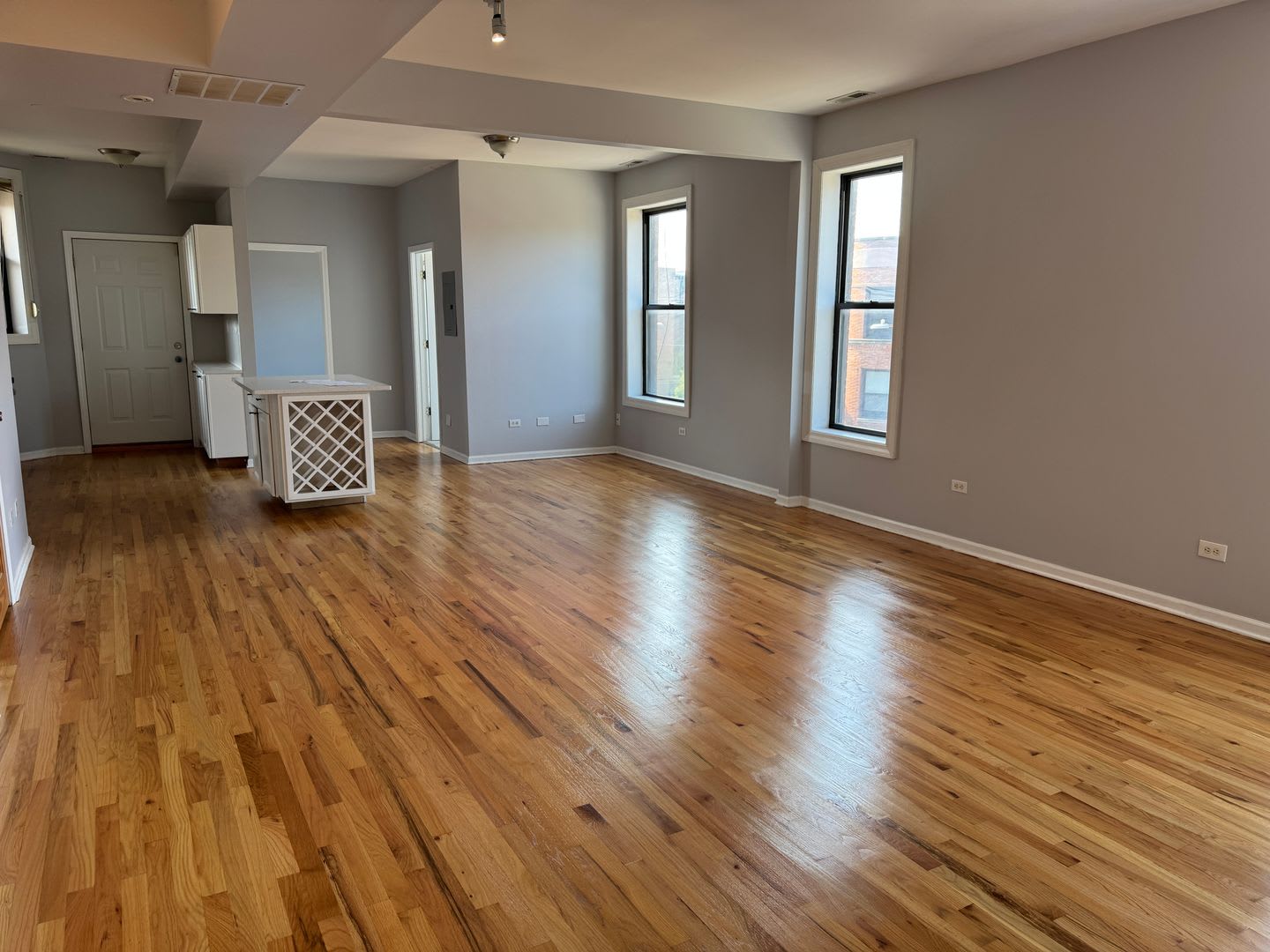 5900 S King Dr – photo 2