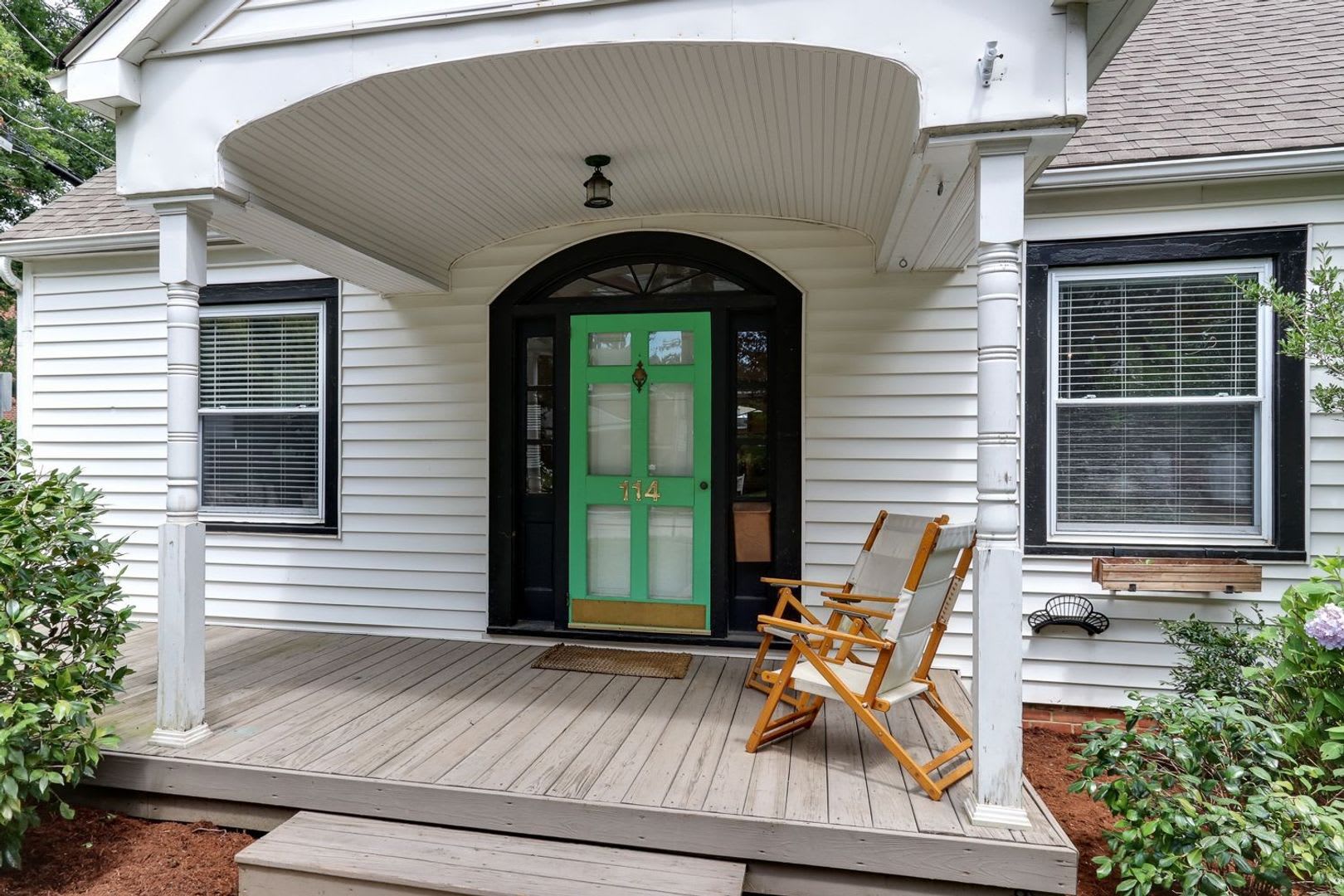 Adorable Inside the Beltline bungalow with lots of charm! – photo 4