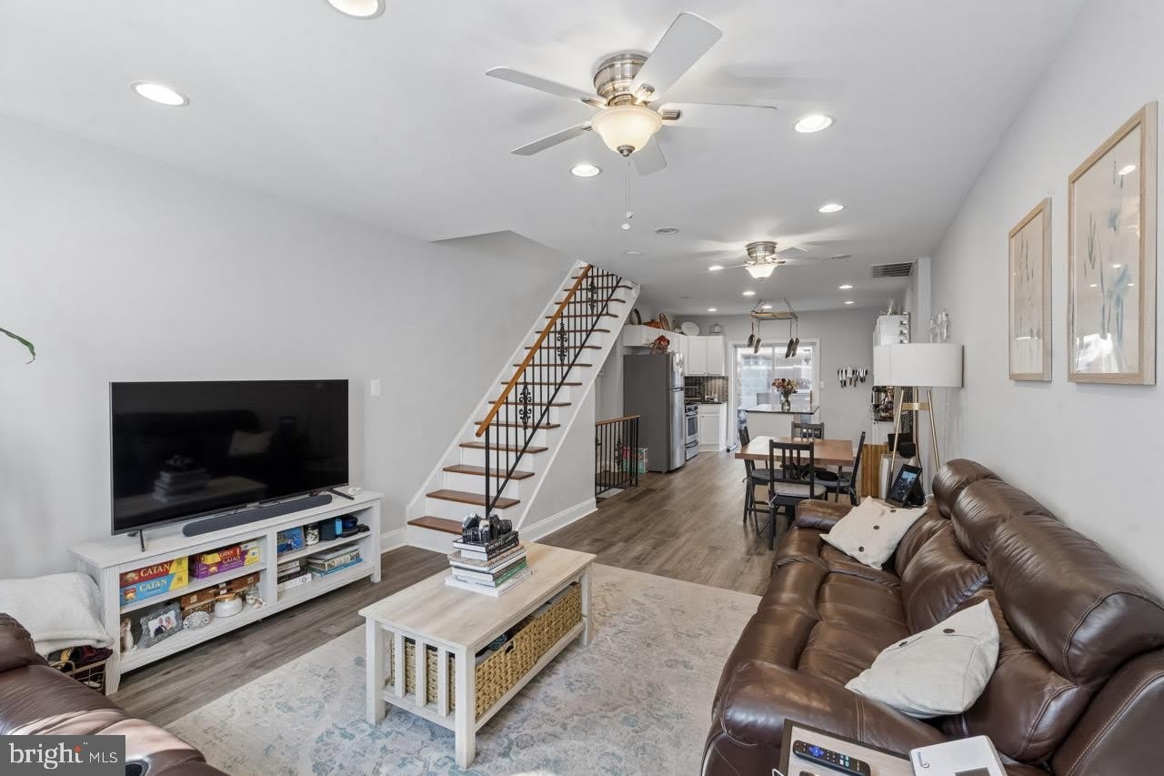 2139 MONTROSE Street – photo 1