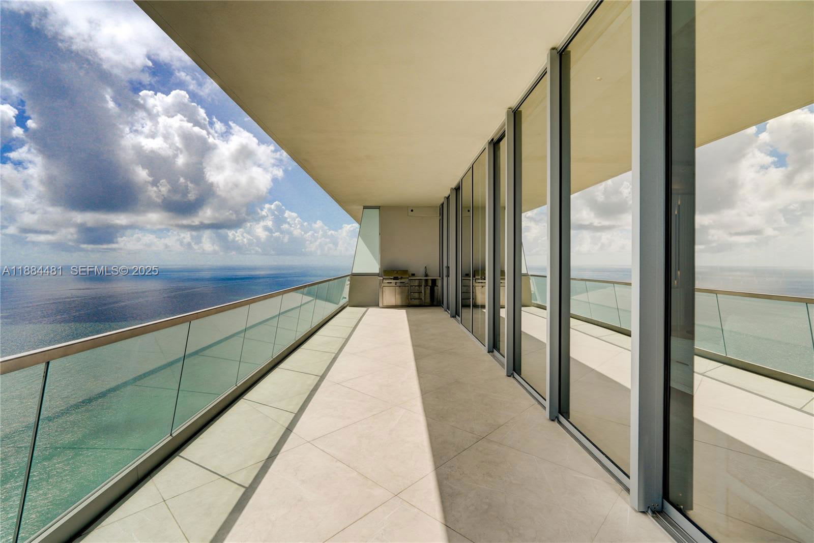 18501 Collins Avenue – photo 3