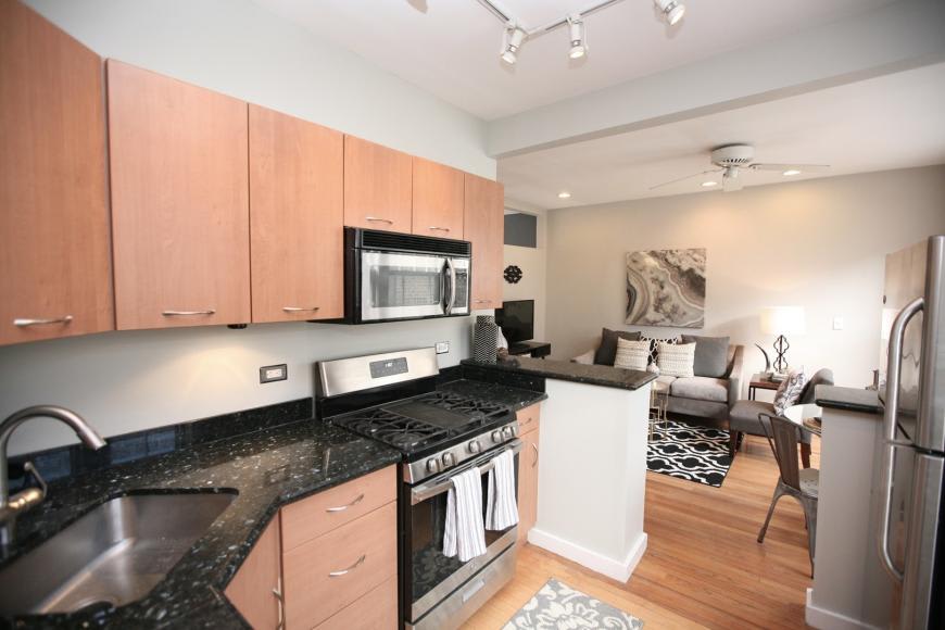 438 W Surf Street – photo 1