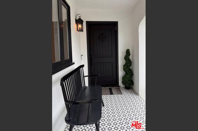 8814 Rosewood Ave – photo 3