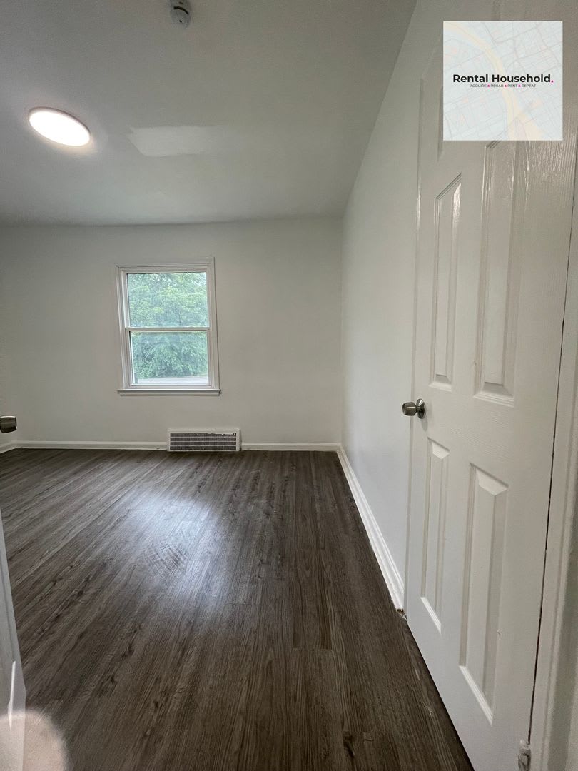Recently Updated 3 Bedroom Single Family Home Move In Ready – photo 5