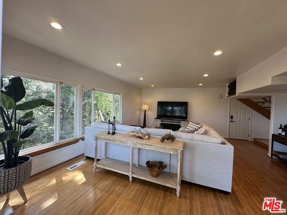 2846 Angelo Dr – photo 2