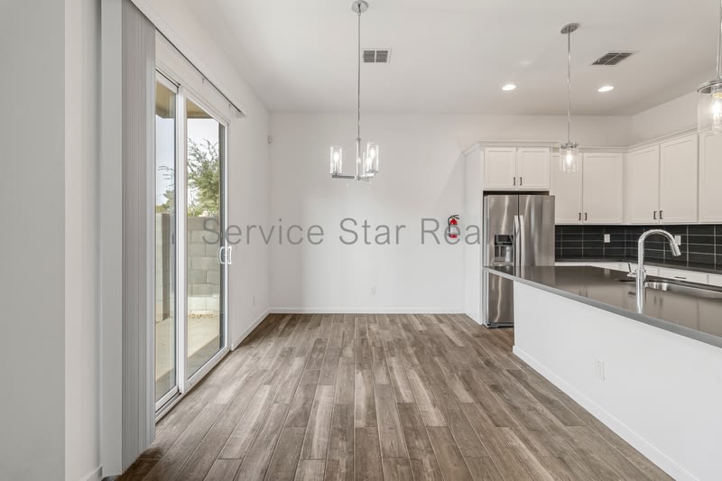 901 S Smith Rd – photo 3