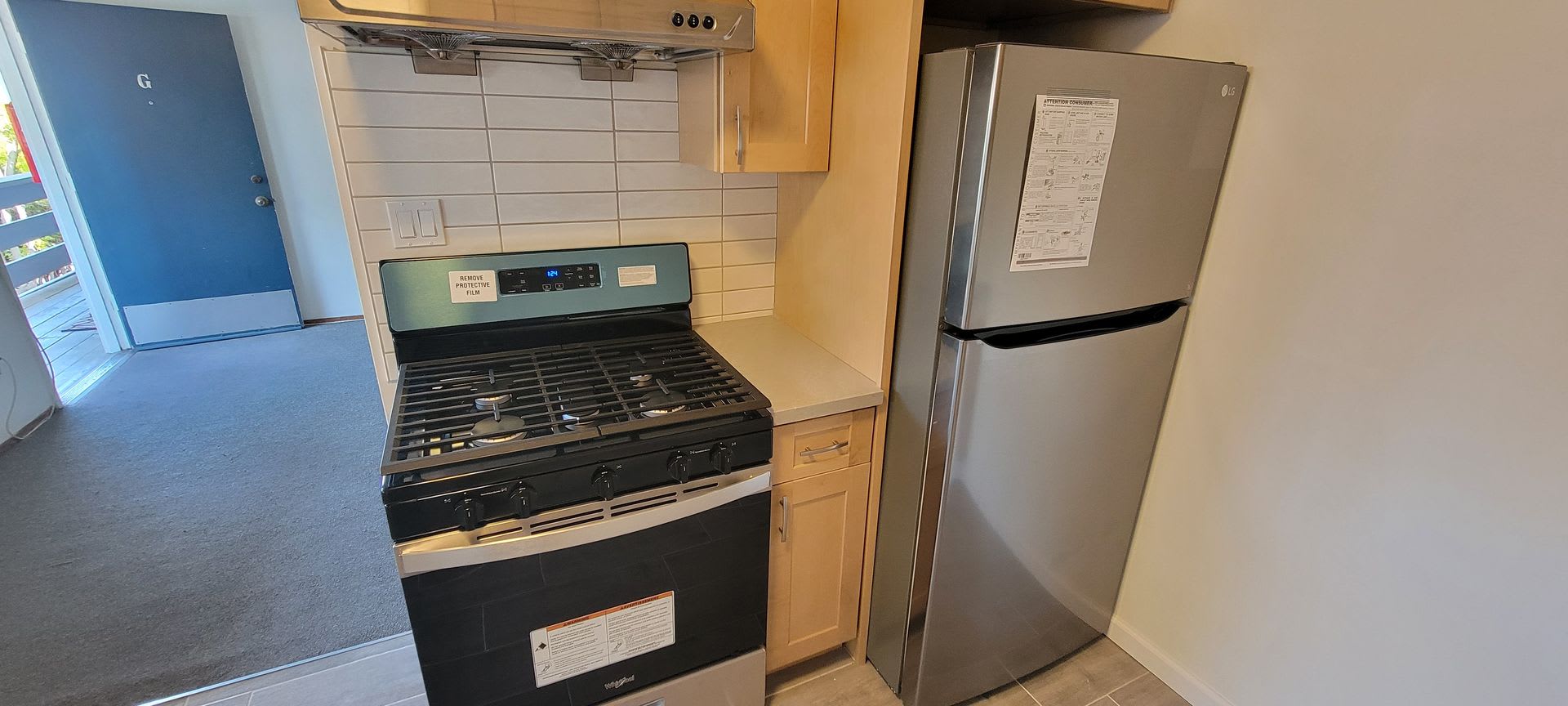 Clean, quiet 2 bed 1 bath, freshly painted with new appliances – photo 3
