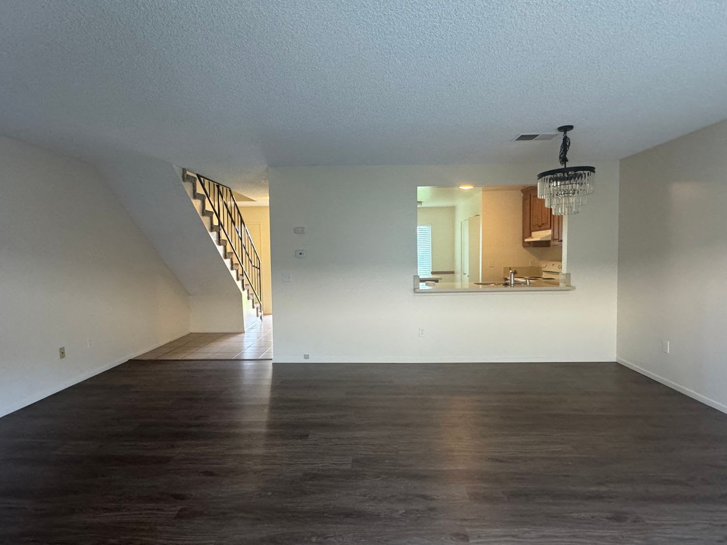 3 bedroom 2 bathroom Condo in Riverside – photo 4