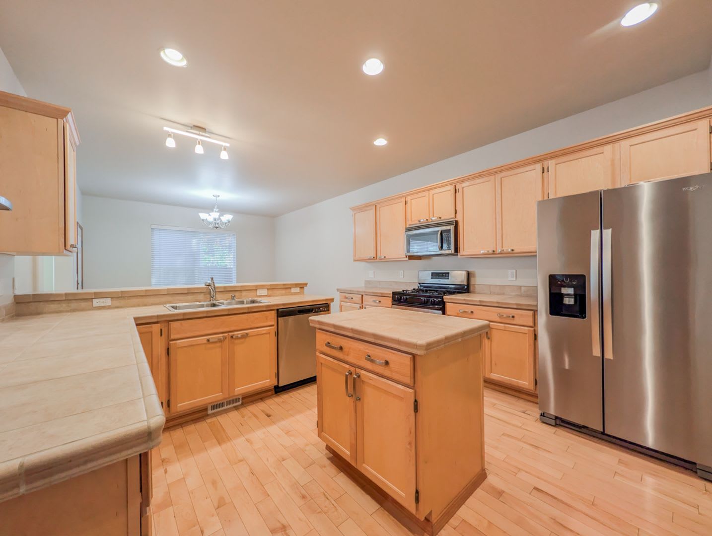 **Move-In Special**Move in ready 4 bed, 2.5 bath home W/ New Paint & Carpet! – photo 3