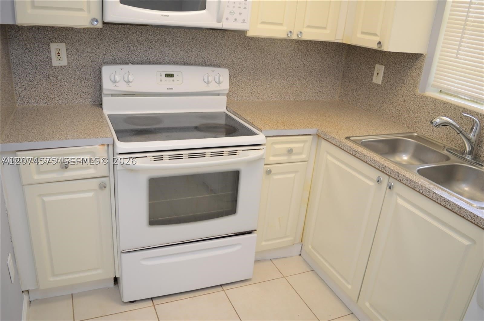 1370 NE 119th St – photo 1