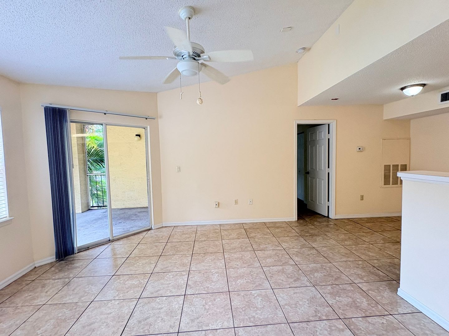 Charming 1 Bed / 1 Bath Second-Floor Condo in a Prime Fort Myers Location! – photo 2