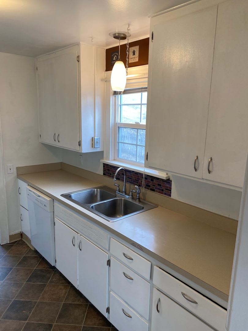 2 Bed, 1 Bath Home with Garage, Large Yard & Deck – $1,199/Month – photo 3