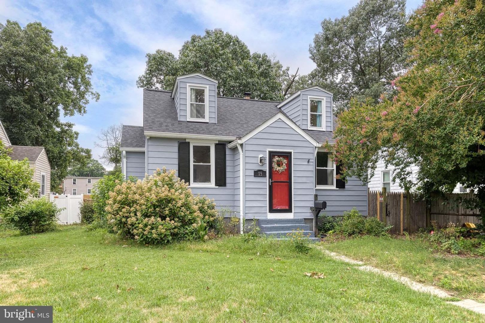 4Bd 1 5Bth Home Nestled On A Beautiful Lot With An Incredible Expanse Of Lush Green Space – photo 1