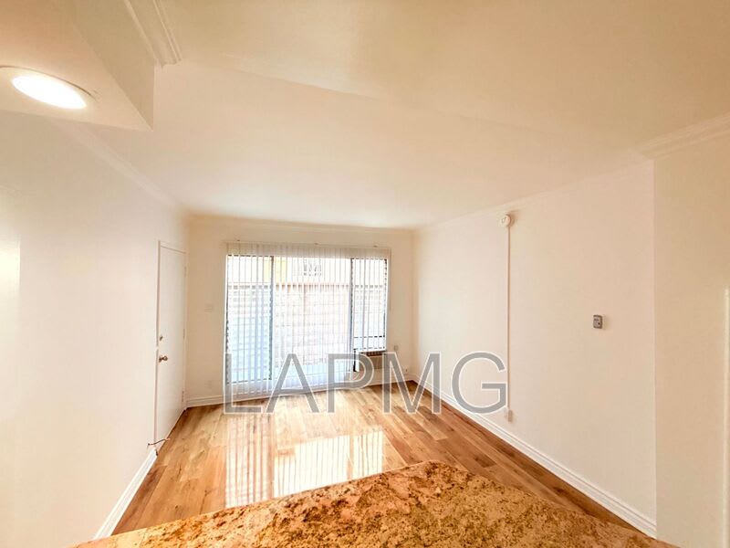 1266 N Serrano – photo 4