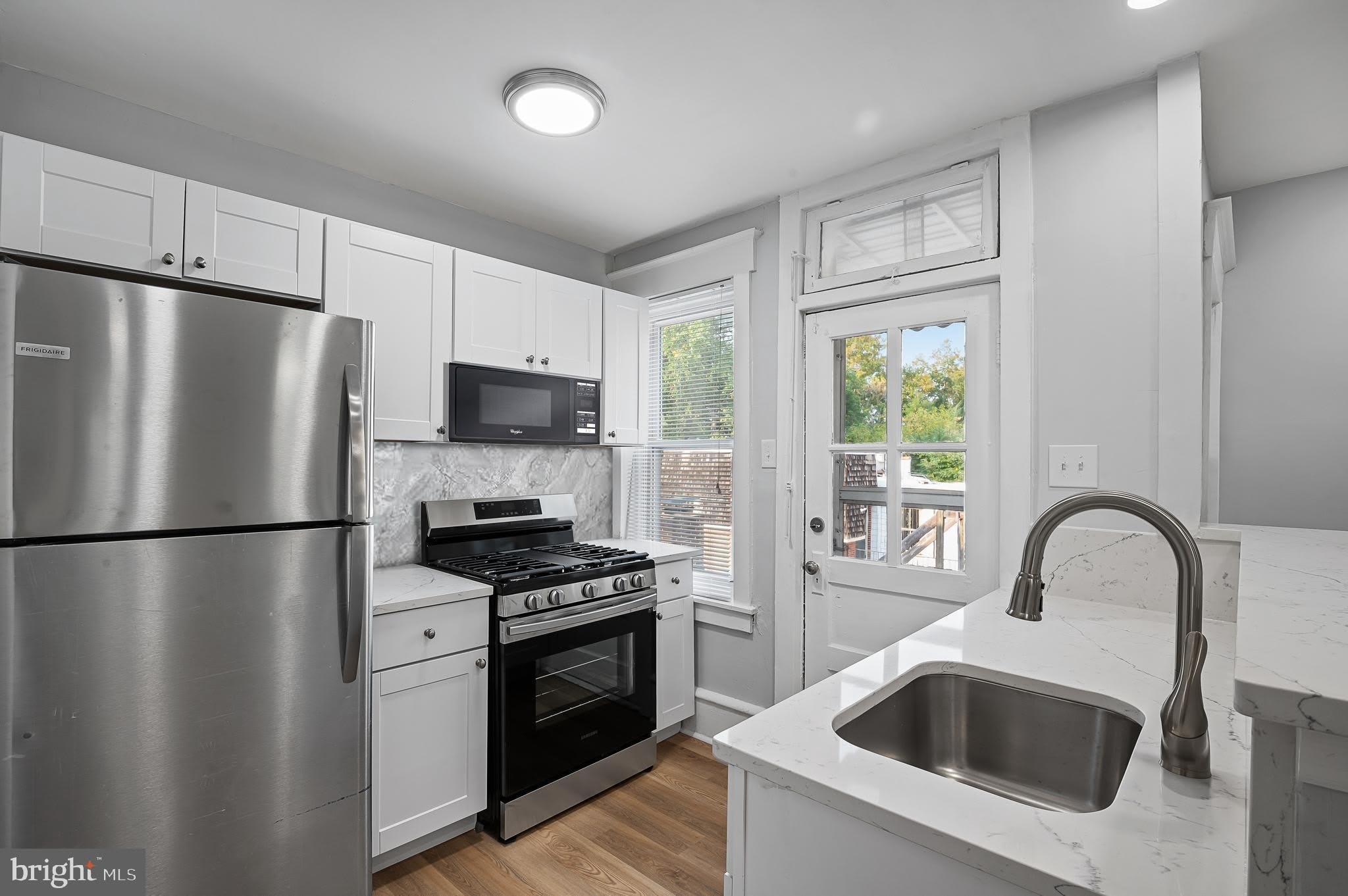 221 B Kings Hwy E – photo 1