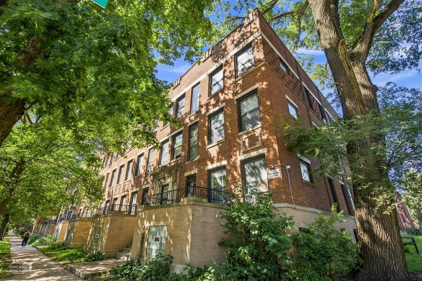 5402 S Woodlawn Avenue – photo 1