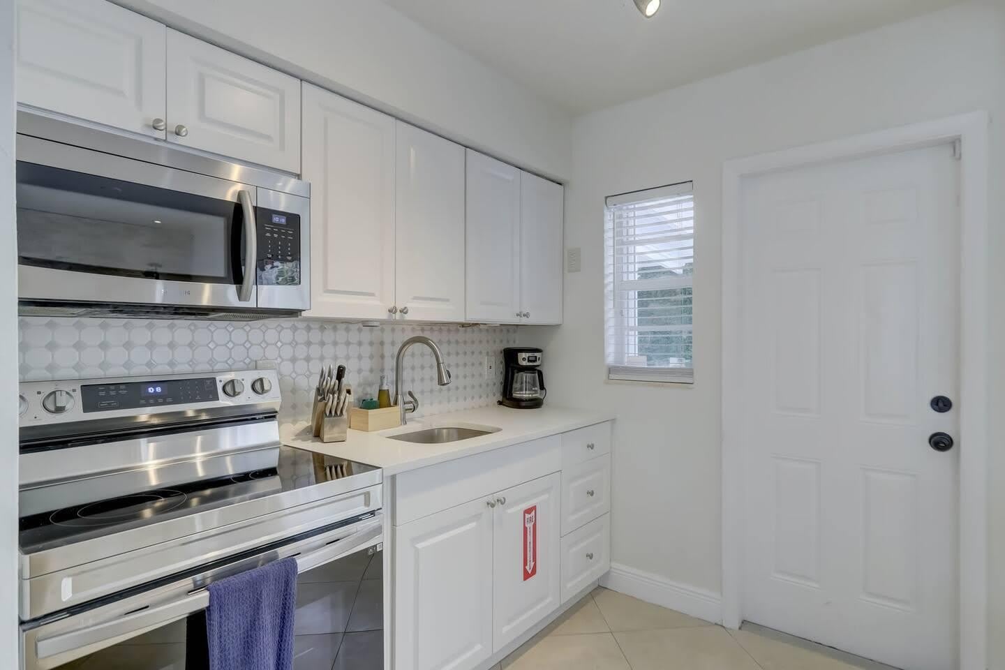 2740 NE 30th Place – photo 5