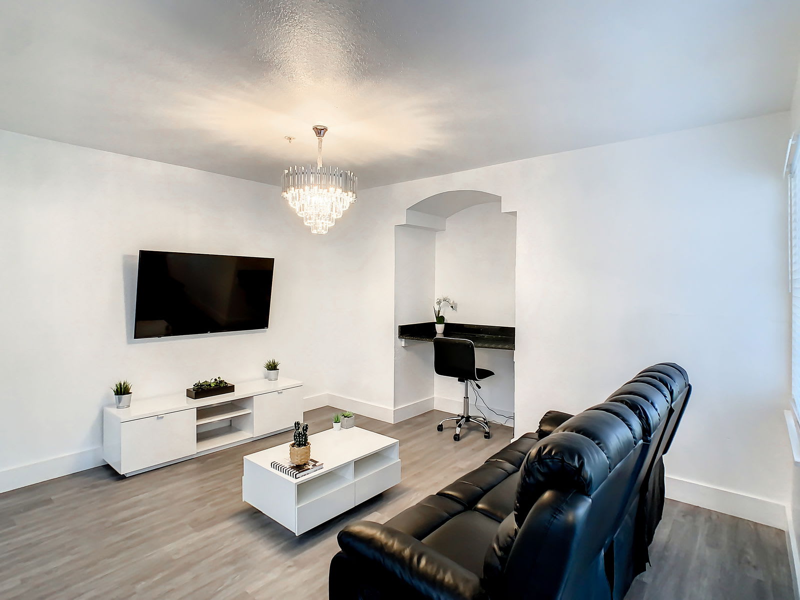 7200 Westpointe Boulevard – photo 2