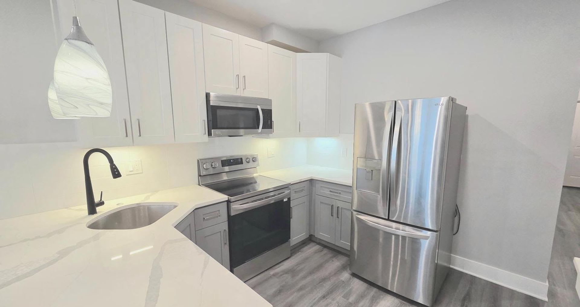 University City 3bd/3bth Bi-Level – photo 2