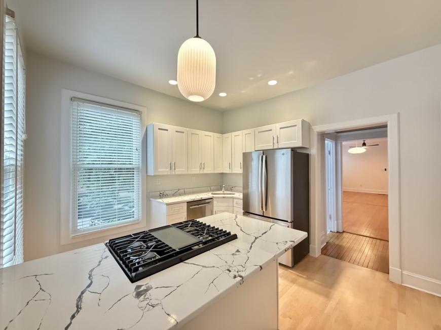 1111 Roscoe – photo 3