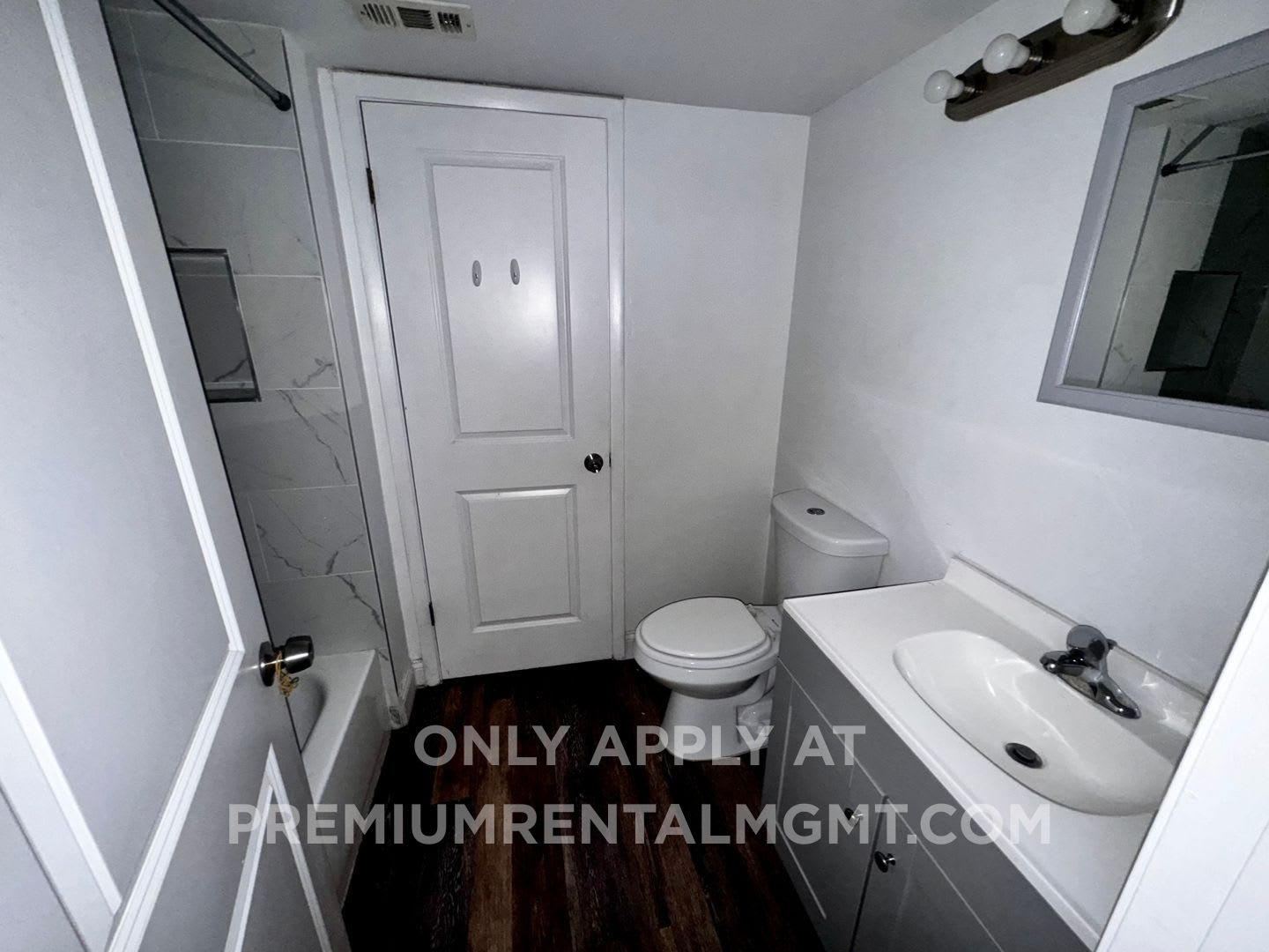 1 Bedroom 2nd Floor Condo in East Orlando with Laminate Flooring and Scenic Balcony View! – photo 5