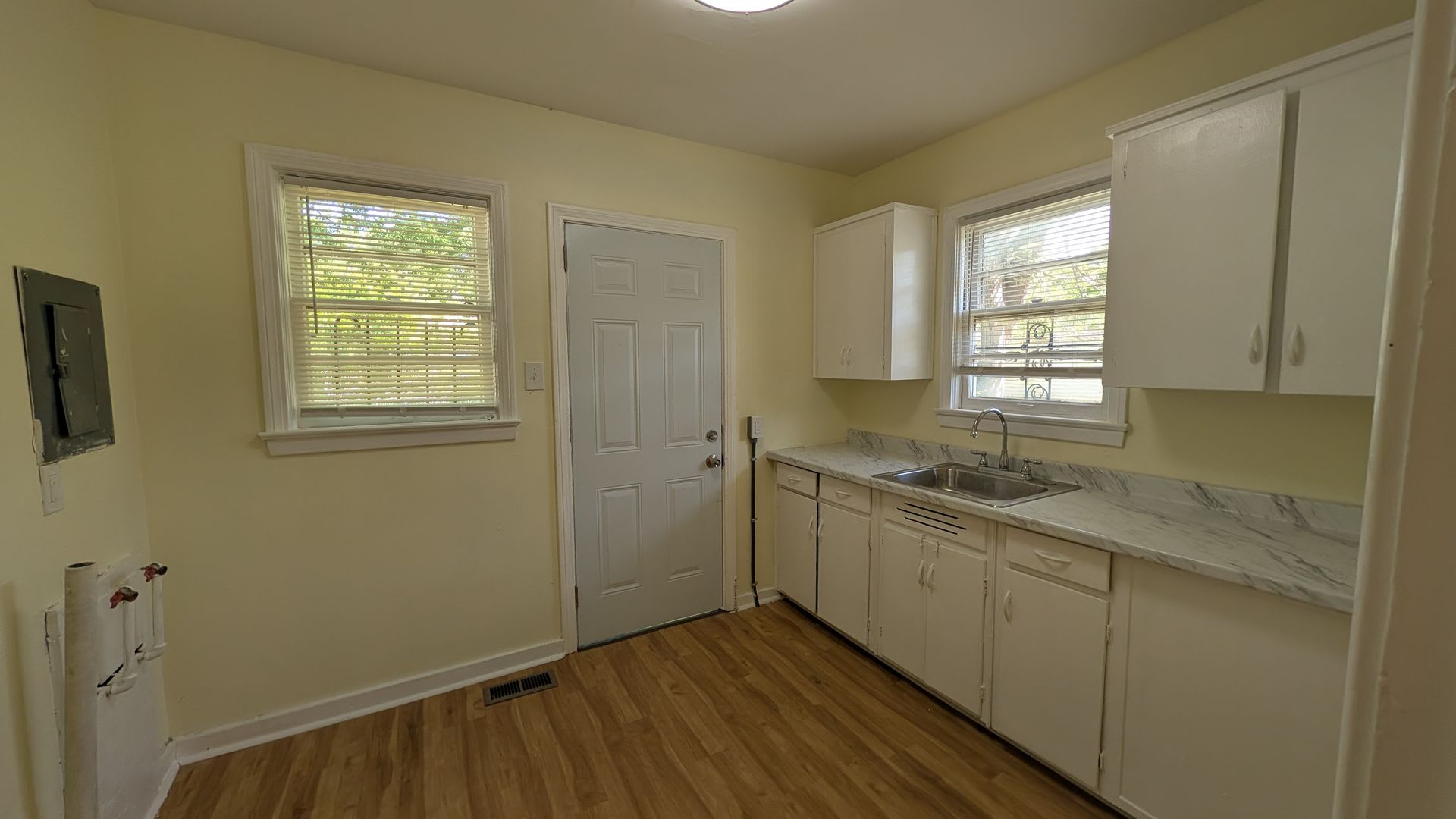 Newly Renovated, Large Yard, Extra Storage – photo 2