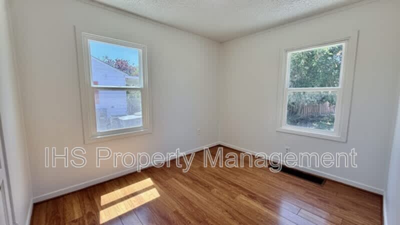 1209 Stevens Dr. – photo 2
