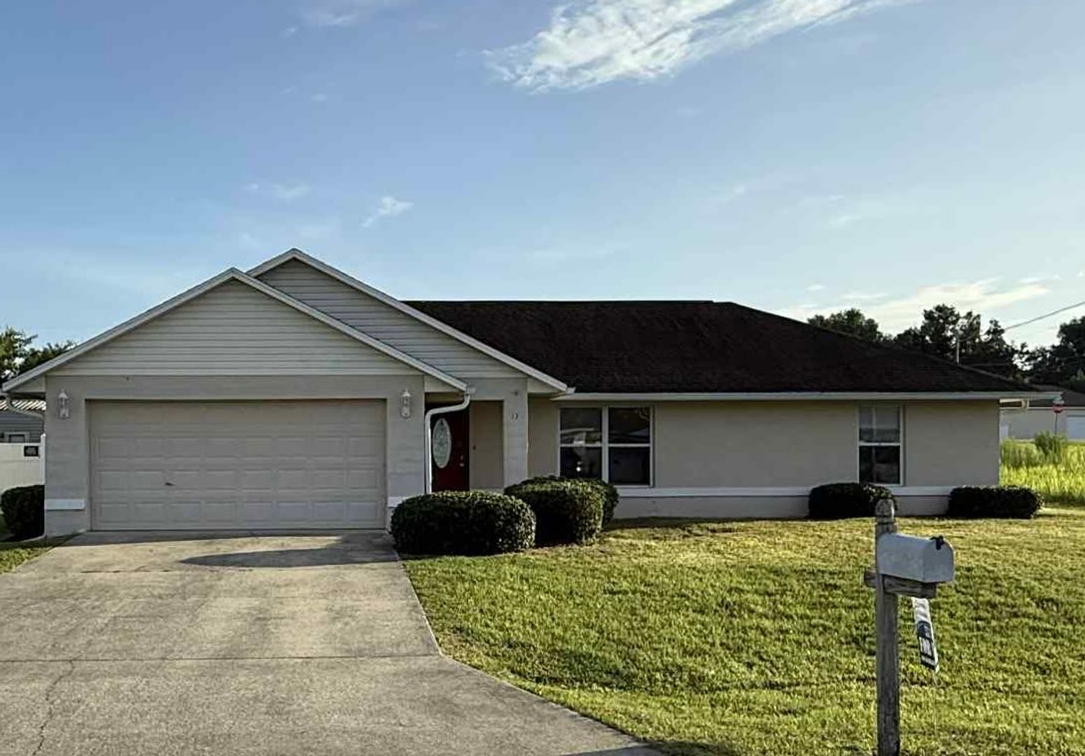 3/2/2 Beautiful Home with Spacious Backyard in Southeast Ocala – photo 1