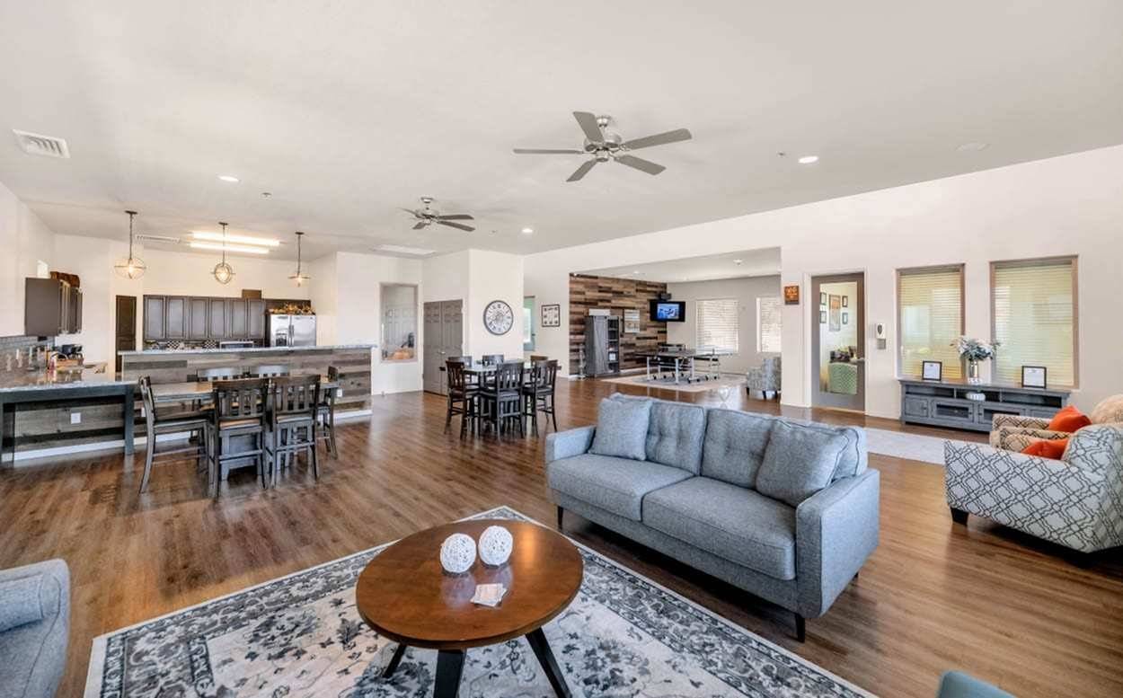 Willow Creek Apartments – photo 4