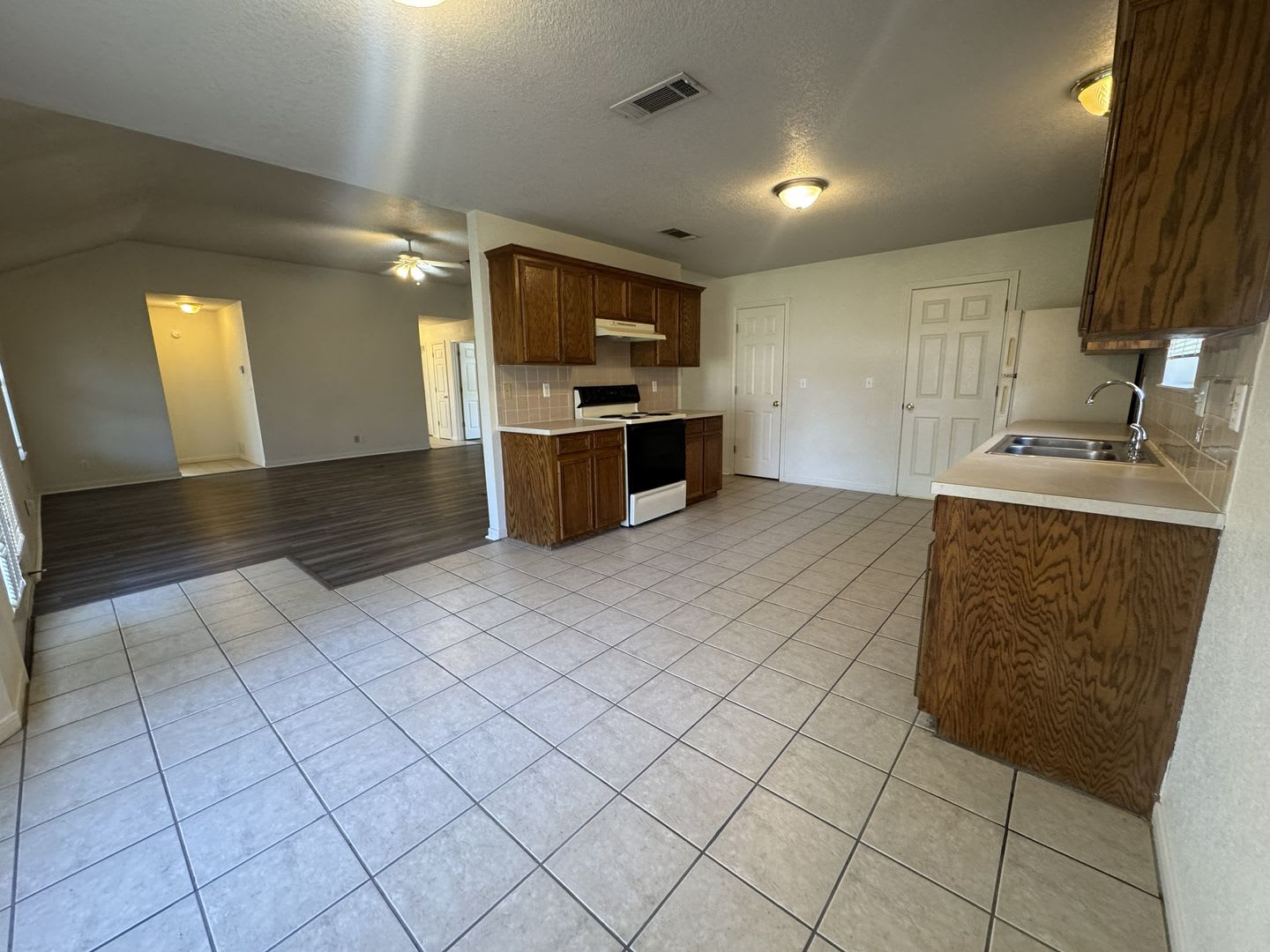 Newly Remodeled 4 BR 2 Bath Next to Harker Heights Community Park! – photo 5