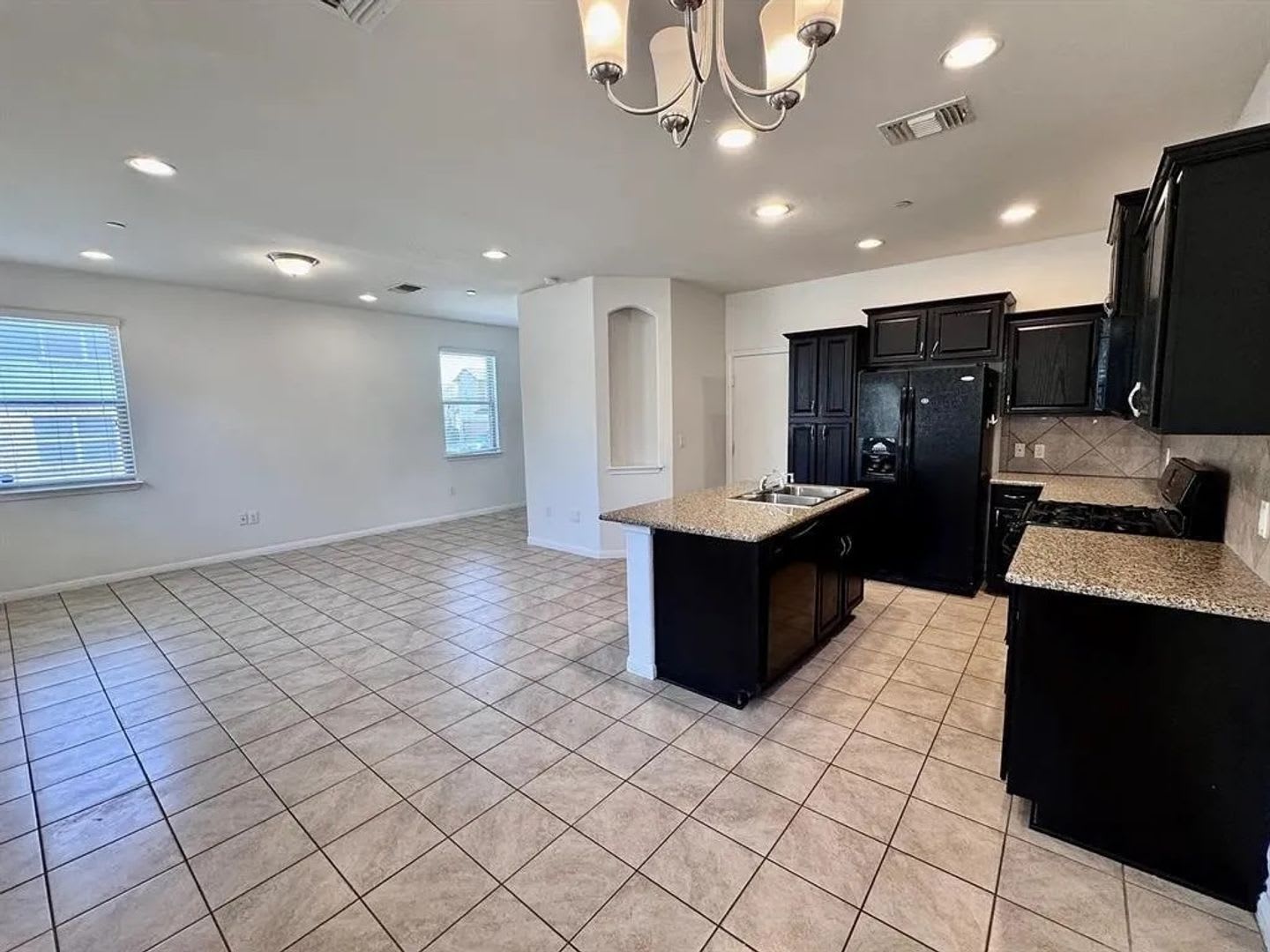 Room In 3 Bedroom Home At Zodiac Ln – photo 2