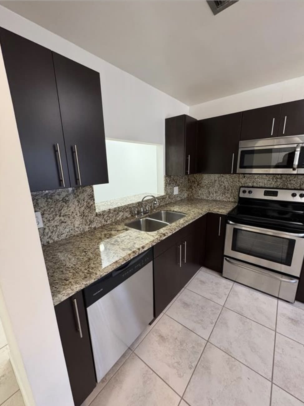 445 Lakeview Drive – photo 4