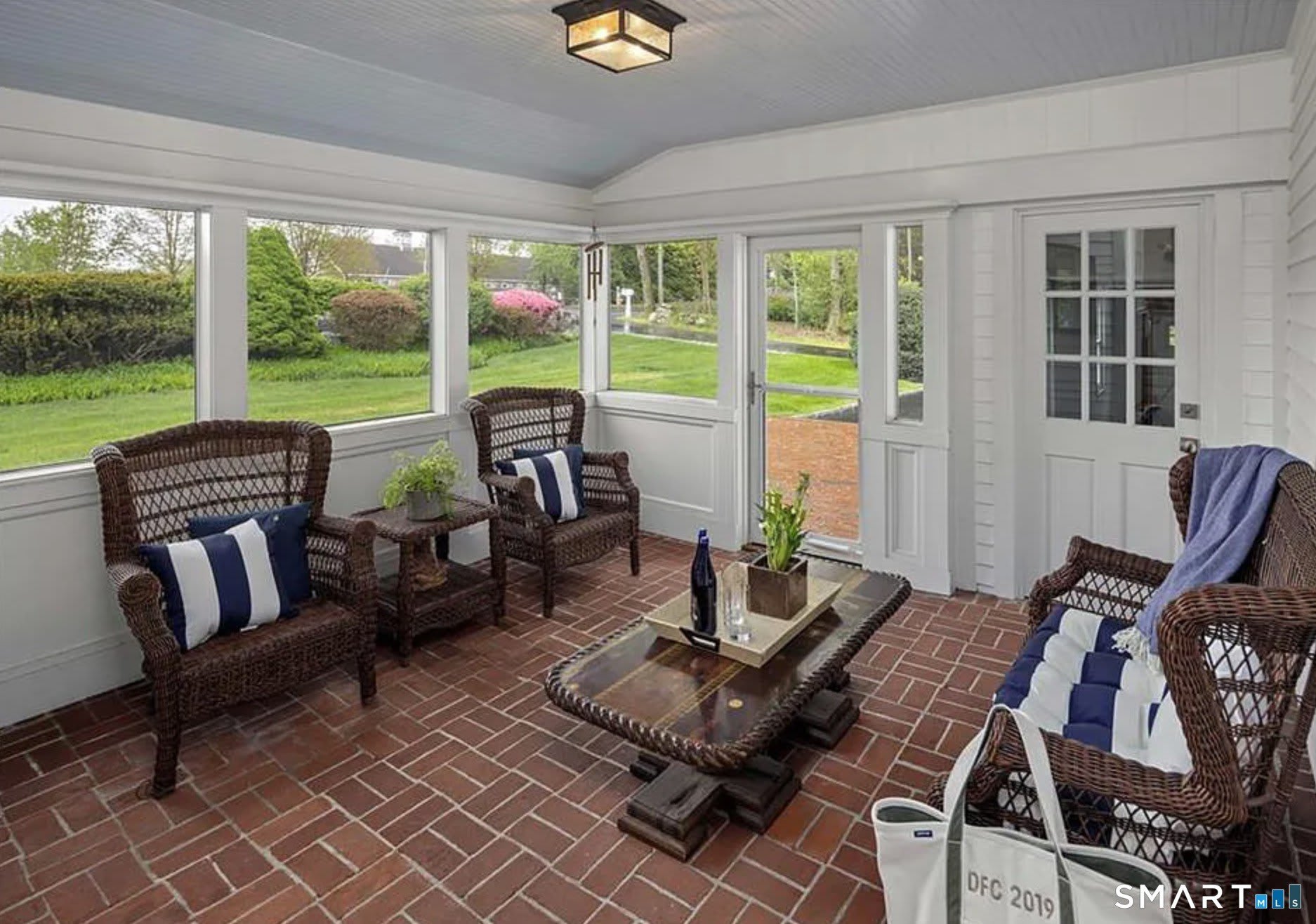 67 Maple Avenue N – photo 3