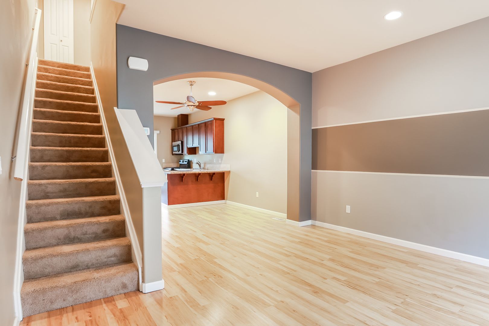 Bright and inviting townhome located in a charming community in Mountlake Terrace. – photo 5