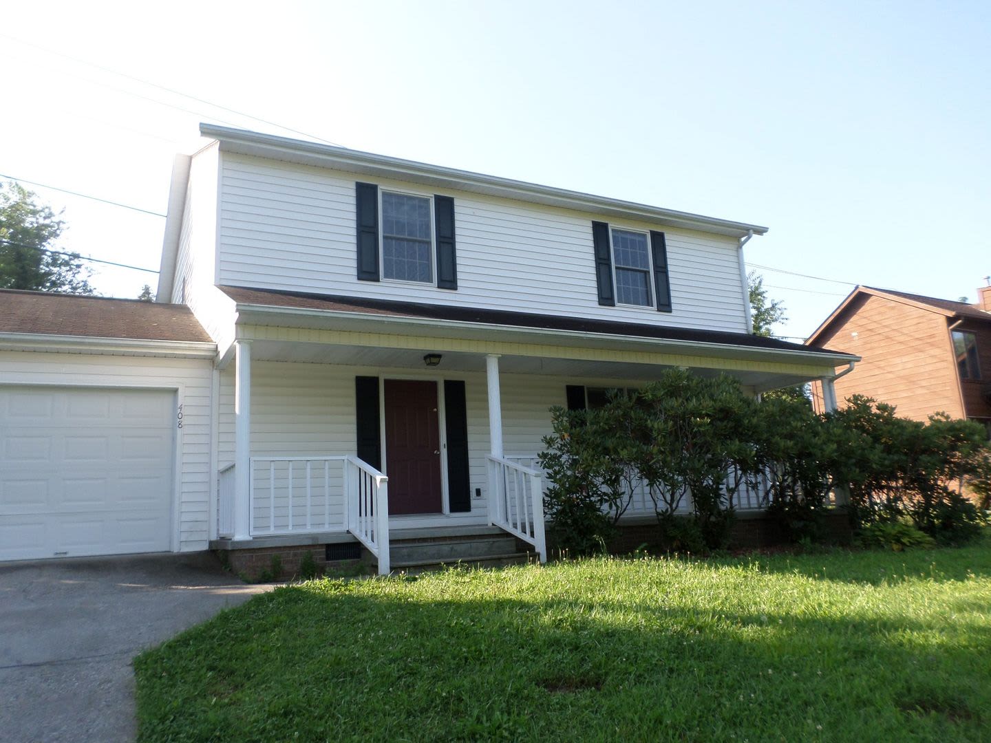 3 Bedroom 2.5 Bath House with 1 Car Garage – photo 1
