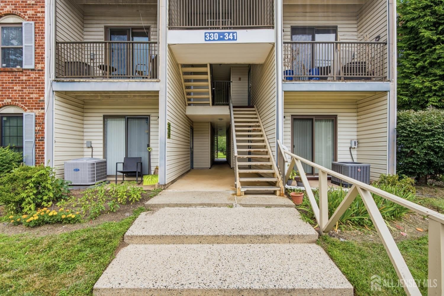 334 Lancaster Court – photo 3