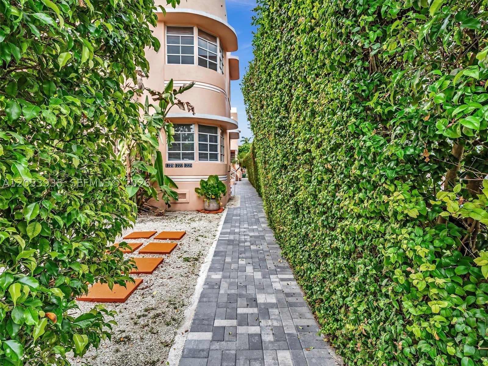 1225 Euclid Ave – photo 3