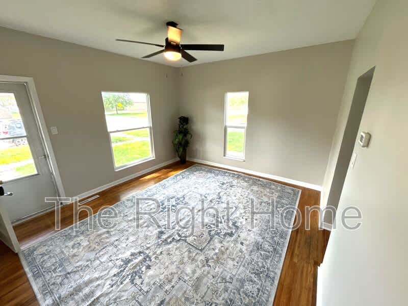 4444 N 60th St – photo 3