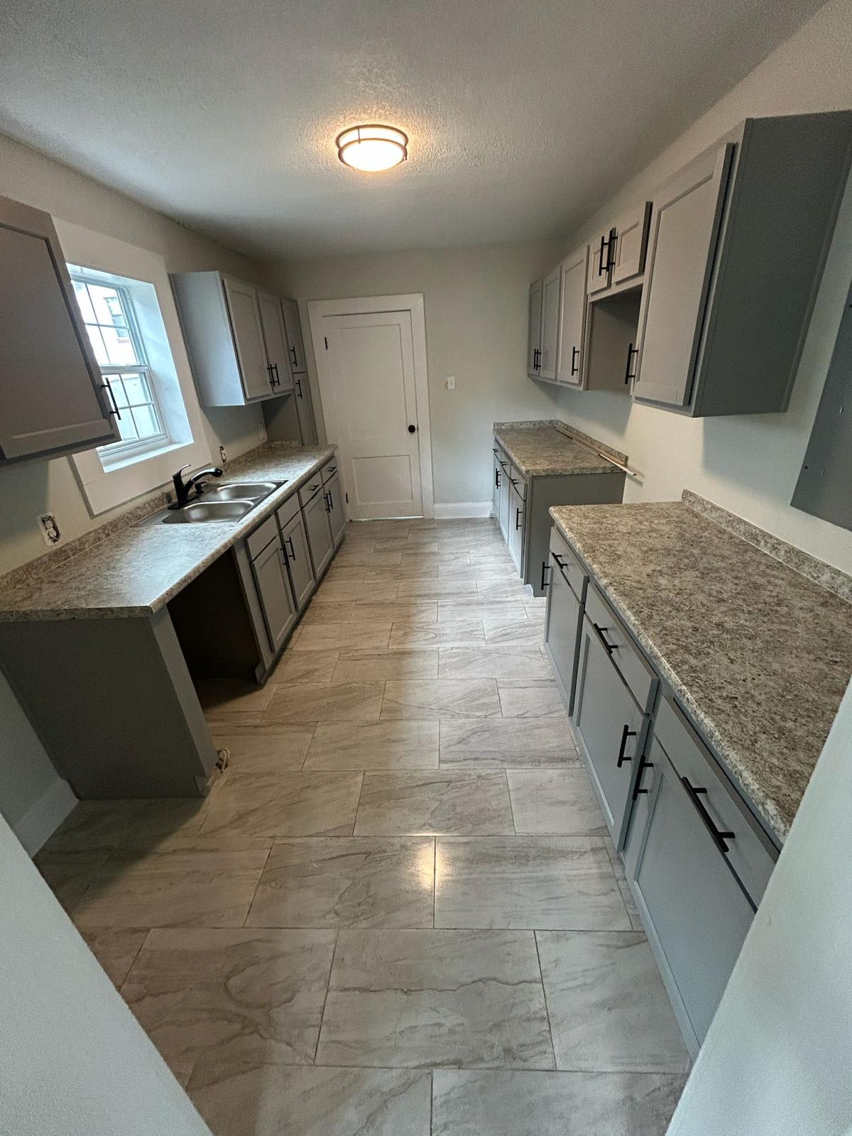 1335 W 9Th St – photo 4