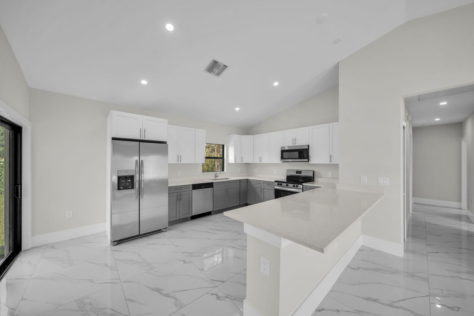 Single family for rent in Lehigh Acres zip code 33972. 3bed/2baths.Rapid approval. – photo 3